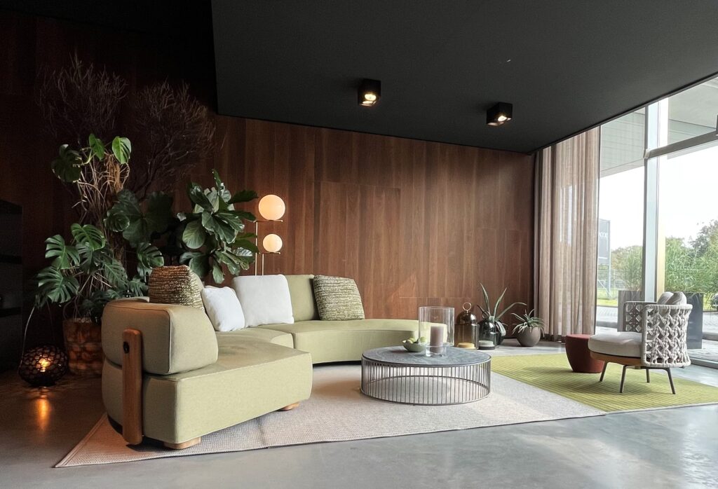 6- Minotti Concept Store-min